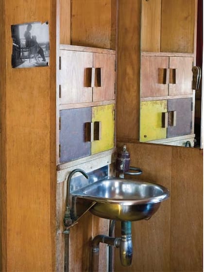 Ni cocina, ni ducha. Le Corbusier contaba con los servicios de L’Étoile de Mer, el restaurante de su amigo Thomas Rebutato. Y con la inmensidad del mar