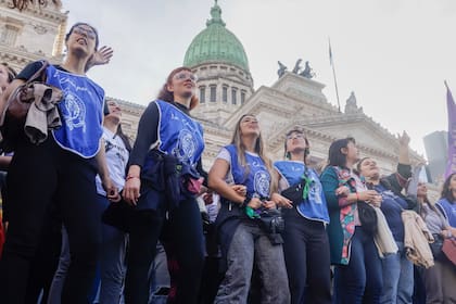 Ni una Menos organizó la marcha central frente al edificio del Congreso
