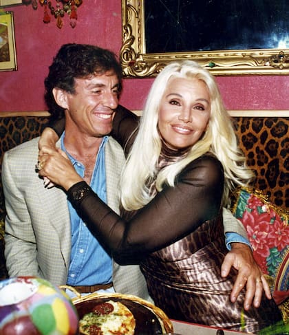 “Ni una vez me acompañó al canal, no le interesaba nada de lo que yo hacía, es un tipo muy apático, una persona que no habla mucho. Cuando hacía teatro se dormía en el camarín, nunca participó mucho de mi trabajo”