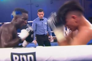 El espectacular nocaut del senegalés Bamba Niang que estremeció al público en la FAB