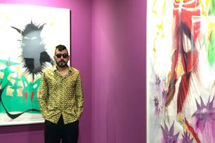 Nicanor Aráoz en el stand de la galería Barro en Art Dubai