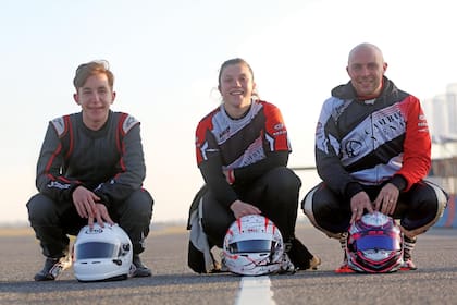 Nicanor, junto a Rocío Migliore y Nicolás Yema, también pilotos del equipo Tinos Sports.