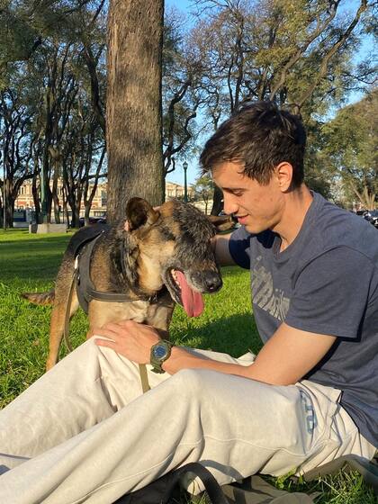 Nicholas Ron, es veterinario clínico en la Clínica Burgess.