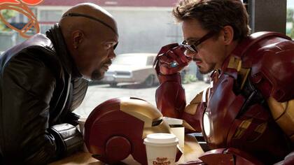 Nick Fury (Samuel Jackson) junto a Tony Stark (Robert Downey Jr.) en Iron Man 2, otras épocas