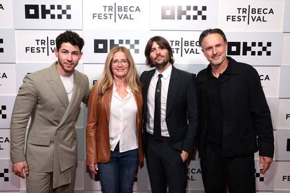 Nick Jonas, Elisabeth Shue, el director Robert Schwartzman y David Arquette en el BMCC Theater