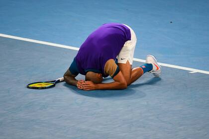 La celebración de Nick Kyrgios después de derrotar al francés Ugo Humbert (tuvo dos match points) y avanzar a la tercera ronda del Abierto de Australia.
