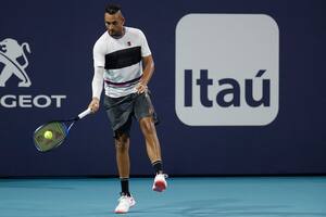 Nick Kyrgios show. Saques de abajo, lujos y pelea con el público en Miami