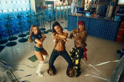 Nicki, Emilia y Tini presentaron "Blackout" y revolucionaron las redes (Foto: Captura de video)