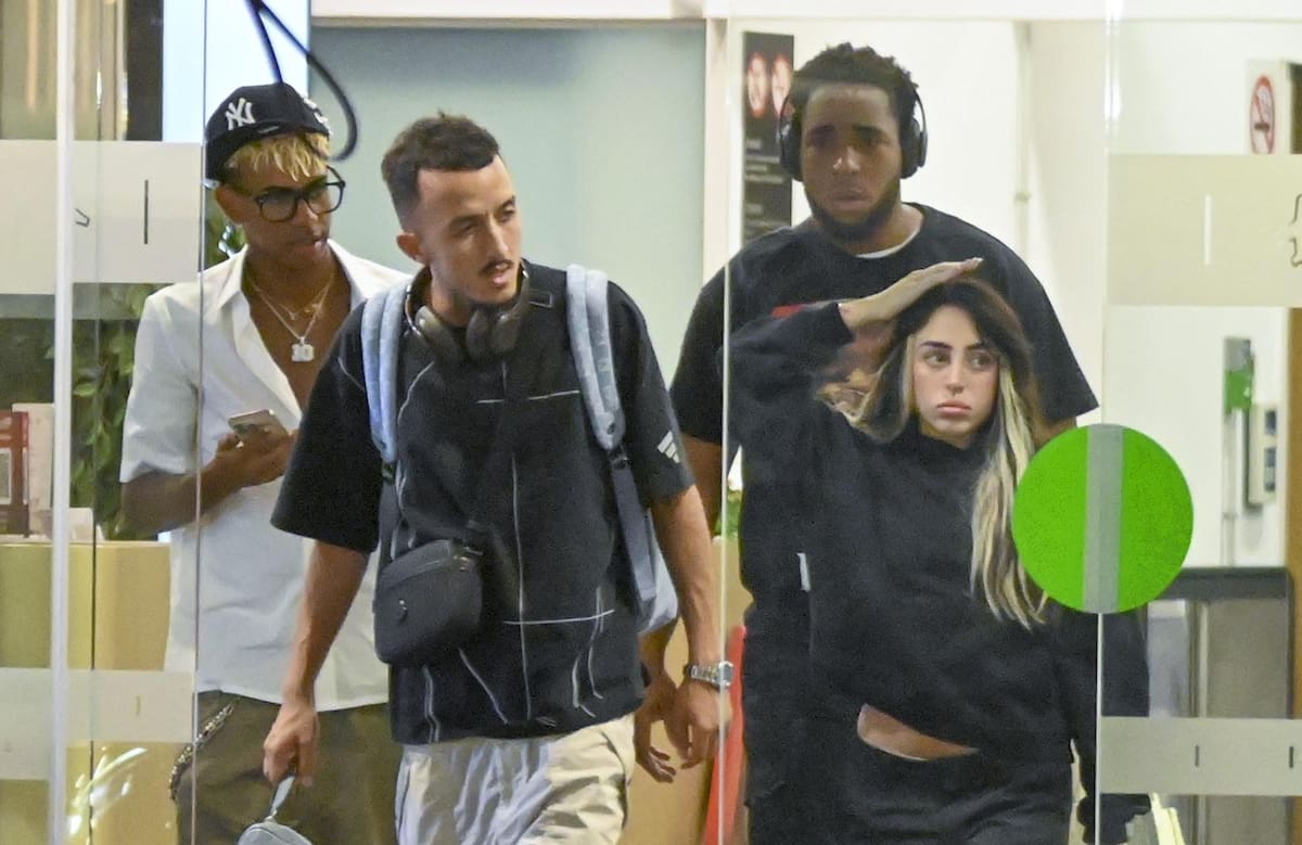 Nicki Nicole y Lamine Yamal, juntos en el aeropuerto de Barcelona - LA NACION