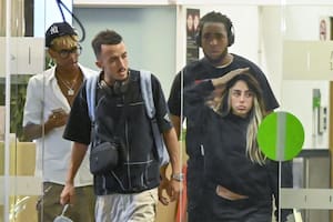 Nicki Nicole y Lamine Yamal, juntos luego de una escapada a Mónaco en el aeropuerto de Barcelona