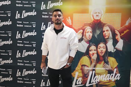 Nico Occhiato dejó por un rato el streaming y su labor en La Voz Argentina, el talent show que conduce por Telefe, y el martes por la noche fue al teatro Astros para apoyar a su novia, Flor Jazmín Peña, una de las protagonistas de La llamada