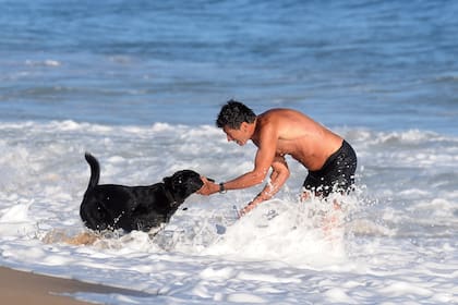 Nico con Renzo, el perro que adoptaron a principios de 2019.