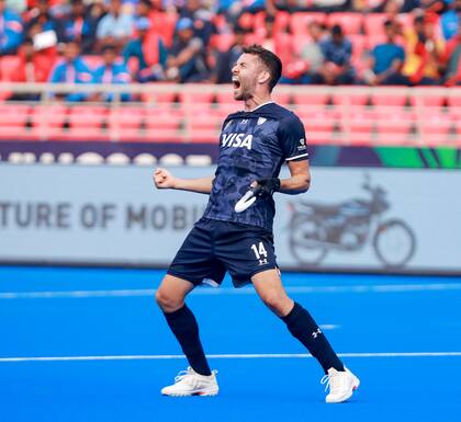 Nico Della Torre festeja el hattick que selló el empate en los últimos segundos del partido frente a Francia, y que le otorgó el segundo puesto a Los Leones en el Mundial de India 2023