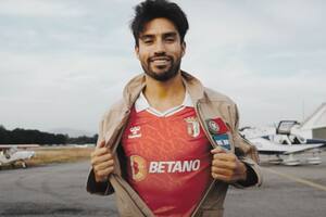 Gaitán. Como Tom Cruise en "Top Gun": su espectacular presentación en Portugal