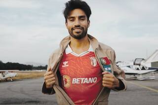 Gaitán. Como Tom Cruise en "Top Gun": su espectacular presentación en Portugal