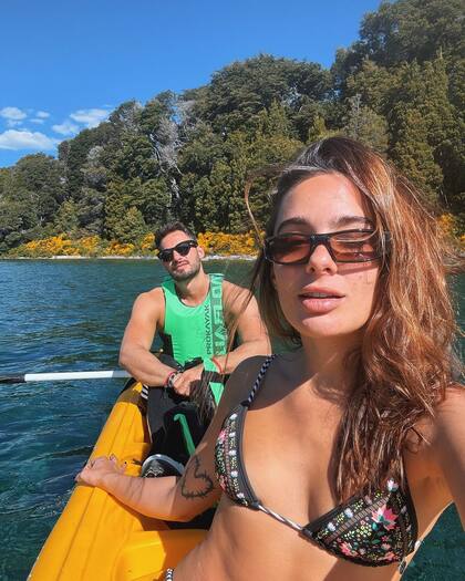 Nico Occhiato y Flor Jazmín Peña eligieron descansar en la localidad de Traful