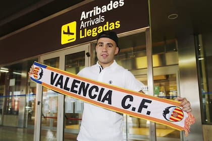 La última experiencia de Nicolás Otamendi en España fue con Valencia, en la temporada 2014/15