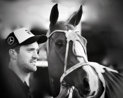 Nico Pieres y una distinción para Guillermina