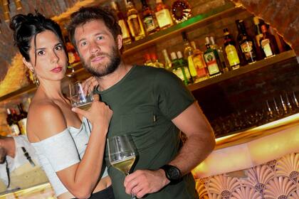 Noche romántica. Nico Riera y su novia degustaron cebiche en Tigre Morado