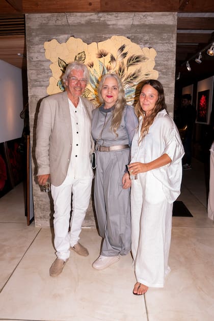 Nicola Costantino junto a Roberto y Julieta Riverti