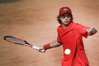 Nicolás Eli, de 15 años, es uno de los tenistas juniors más destacados de la Argentina.