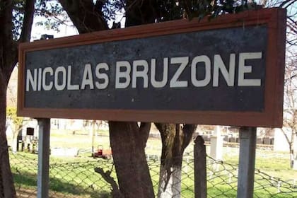 Uno de los carteles instalados en la localidad de Nicolás Bruzone, al sur de Córdoba