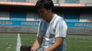 Nicolás Pacheco, víctima de barras