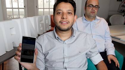 Matías Botbol y, detrás, Nicolás Cohen