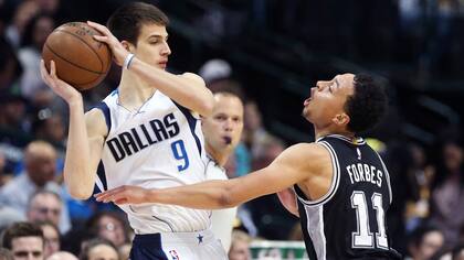 Nicolás Brussino anotó siete puntos en la derrota ante los Spurs