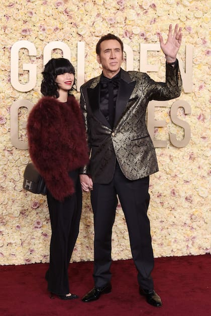 Nicolas Cage eligió un saco llamativo para la ceremonia a la que asistió junto a su mujer, Riko Shibata