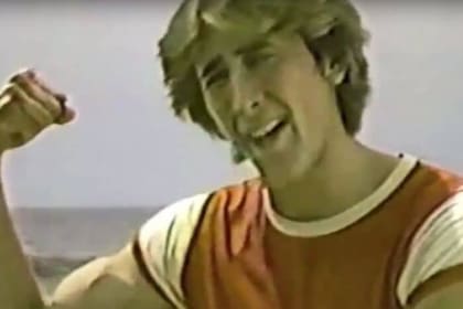 Nicolas Cage nació el 7 de enero de 1964. Y realizó su primer trabajo para TV en 1981 para el piloto The Best of Times, una serie que nunca vio la luz. Un año después, en 1982, formó parte de la película Picardías estudiantiles, que protagonizó Sean Penn