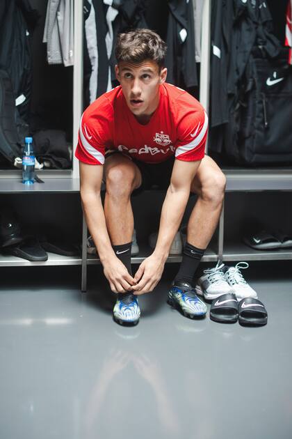 Nicolás Capaldo fue presentado como nuevo futbolista de Red Bull Salzburg, de Austria, que le pagó a Boca 5 millones de euros por su ficha.