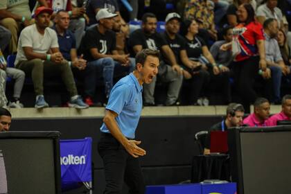 Nicolás Casalánguida dirigió a la selección argentina ante Venezuela por la ausencia de Pablo Prigioni