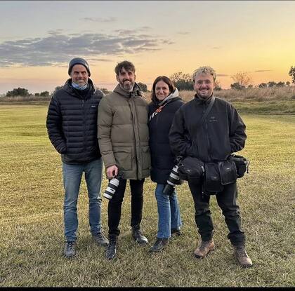 Nicolás Cassese, Matías Aimar, Cecilia Milijiker y Tomás Cuesta en Esteros del Iberá durante uno de los viajes de S.O.S. Animales Argentinos