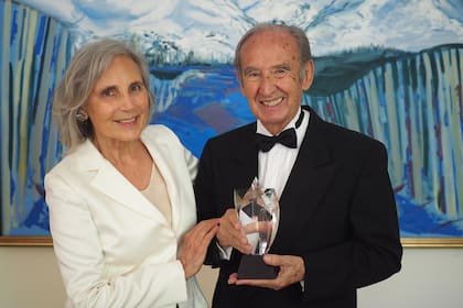 Nicolás Catena Zapata junto a su esposa Elena, al recibir el Lifetime Achievement Award, que le otorgó Wine Enthusiast