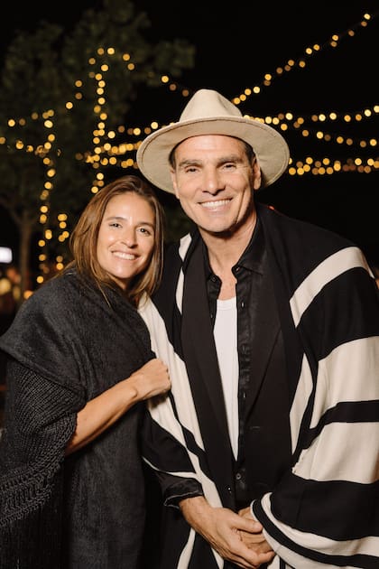 Nicolás Cuño y su mujer, Giselle Kañevsky, también estuvieron en la fiesta