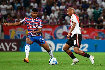 Nicolás de la Cruz, en acción: uno de los pocos que aportan soluciones en River