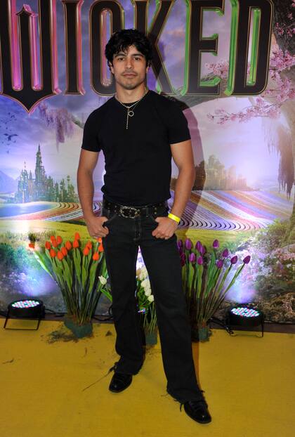 Nicolás Di Pace es uno de los famosos que, quizá por la temática del film, eligieron un outfit total black