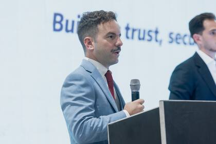 Nicolás Donnoli en pleno discurso.