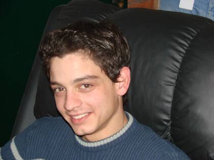 “Nicolás era muy dulce, cariñoso, feliz, respetuoso, muy pulcro en su cuidado personal. Todo el día escuchaba música, amaba los caballos, los pájaros y los perros", se emociona su mamá.