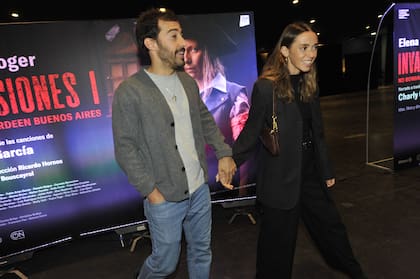 Nicolás Francella presentó en sociedad a su nueva pareja el mes pasado en el estreno de Desde el jardín, la obra que protagoniza su papá. Anoche volvieron a mostrarse juntos y en familia