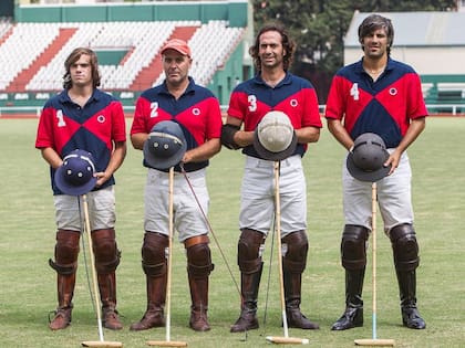 Nicolás Garrós (N° 2), en 2012, cuando fue semifinalista de la Copa República Argentina, junto con Eulogio Olariaga, Ramiro Garrós y Diego Araya