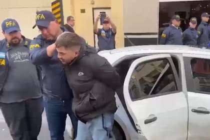 Nicolás Guimil, alias Chaki Chan, el "patrón de la droga" de La Matanza mantiene desde la cárcel una disputa por el control de una barrabrava