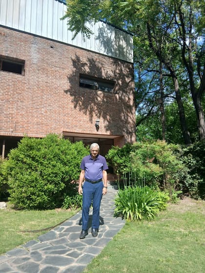 Nicolás hoy produce sobre todo golosinas Bluper en su fábrica de Haedo