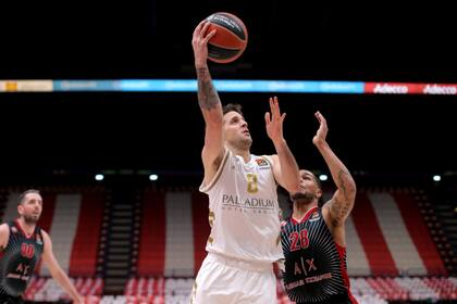 Laprovittola en el partido de Real Madrid ante Olimpia Milano, en Italia. El argentino está convencido de que en ese viaje un compañero suyo contrajo coronavirus
