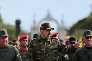 "El fusil para resguardar el orden": los generales chavistas irrumpen en la campaña para fortalecer a Maduro
