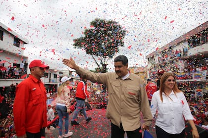 Nicolás Maduro junto a su esposa