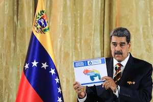 Maduro denuncia bases de la CIA en un territorio en disputa y reabre la crisis con un país vecino