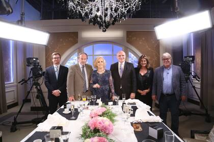 Nicolás Massot, Horacio García Belsunce, MIrtha Legrand, José Luis Espert, Silvia Fernández Barrio y Gustavo Vera, en la mesa de ayer