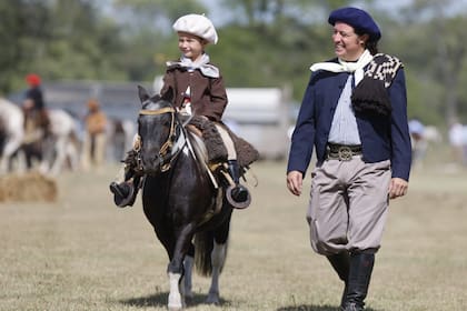 Nicolás Membriani y su hijo Hilario antes de su presentación